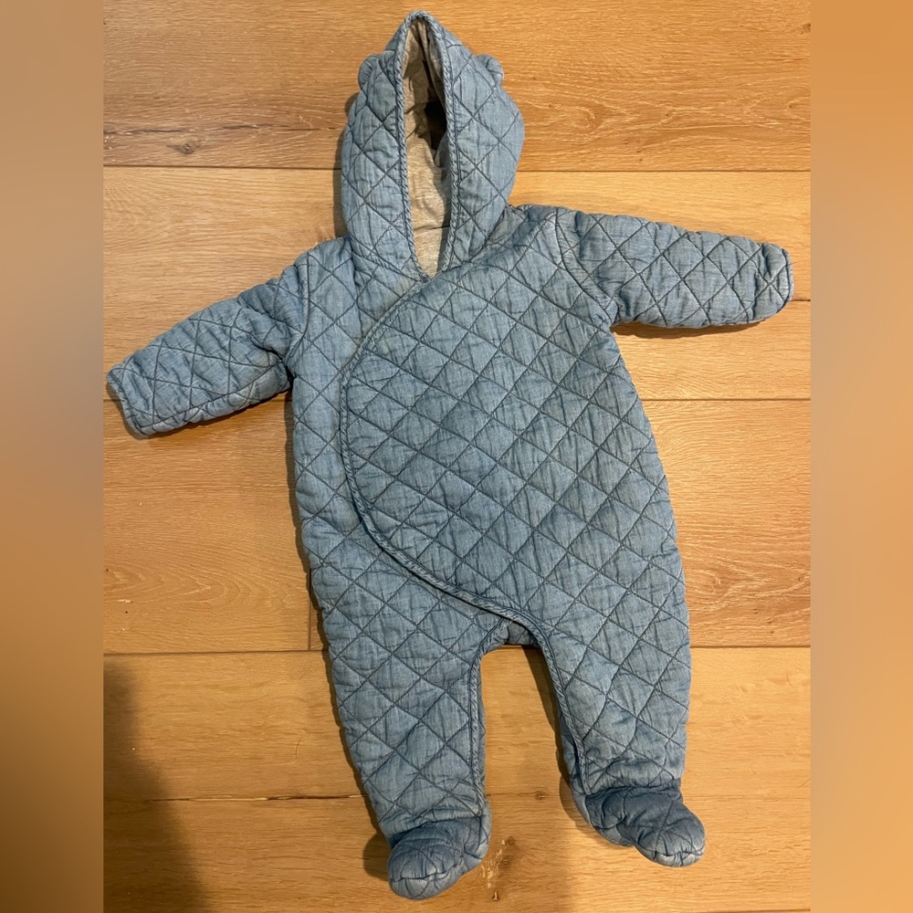 Baby Gap quilted chambray bunting 6-12m